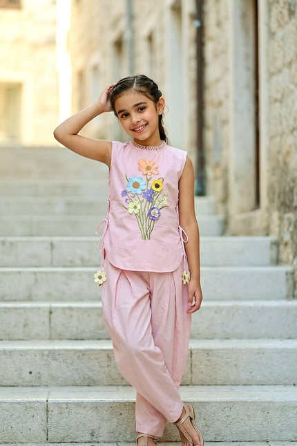 Bouquet Top + Baggy Pants