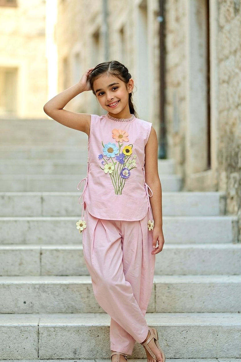 Bouquet Top + Baggy Pants