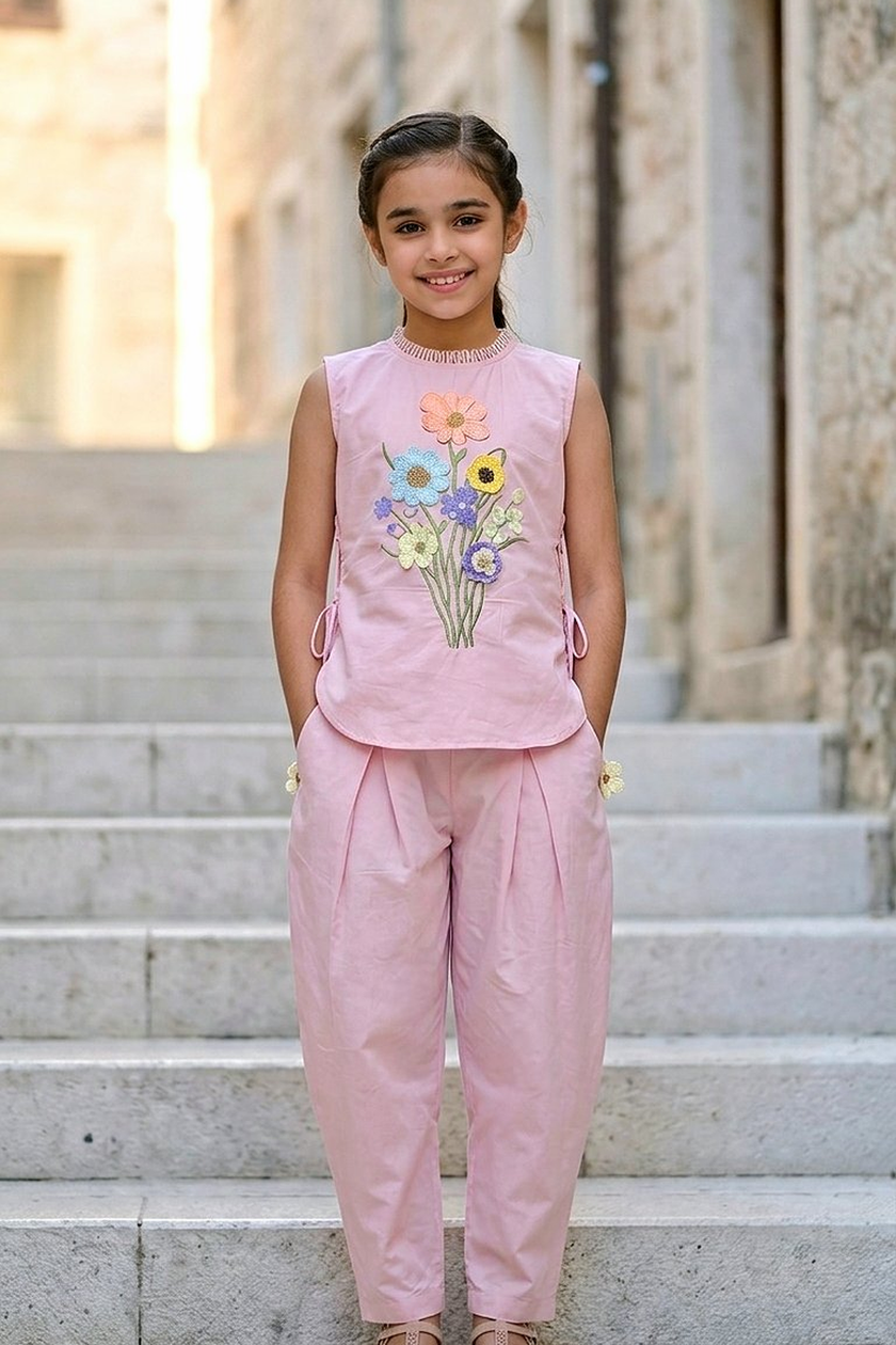Bouquet Top + Baggy Pants